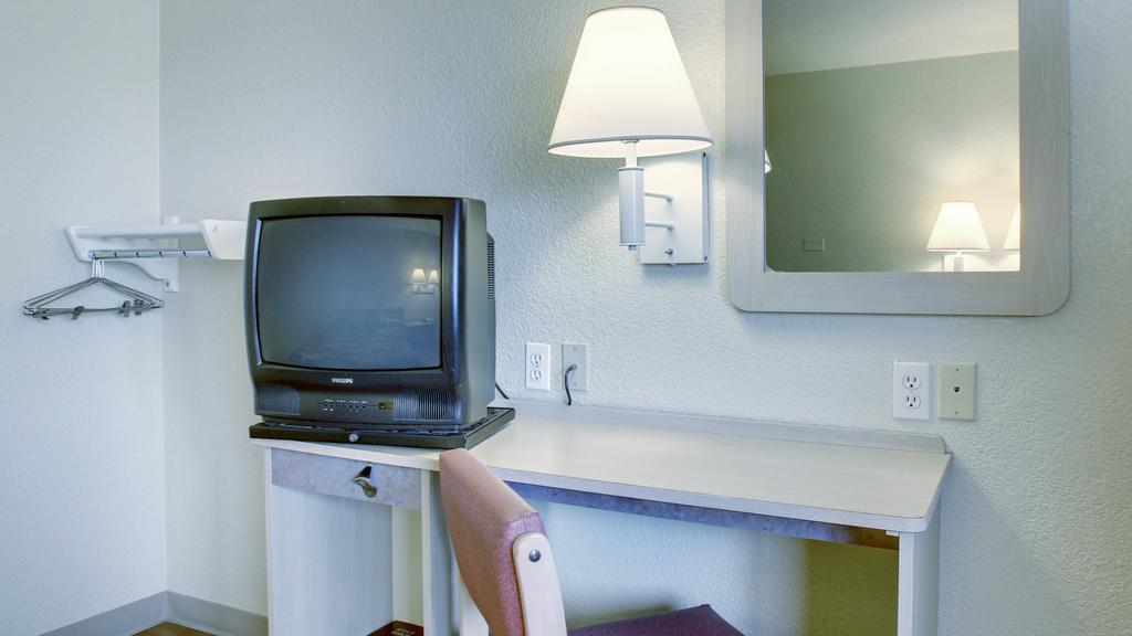 Motel 6 Manhattan Kansas Номер фото