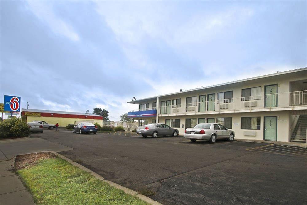 Motel 6 Manhattan Kansas Экстерьер фото