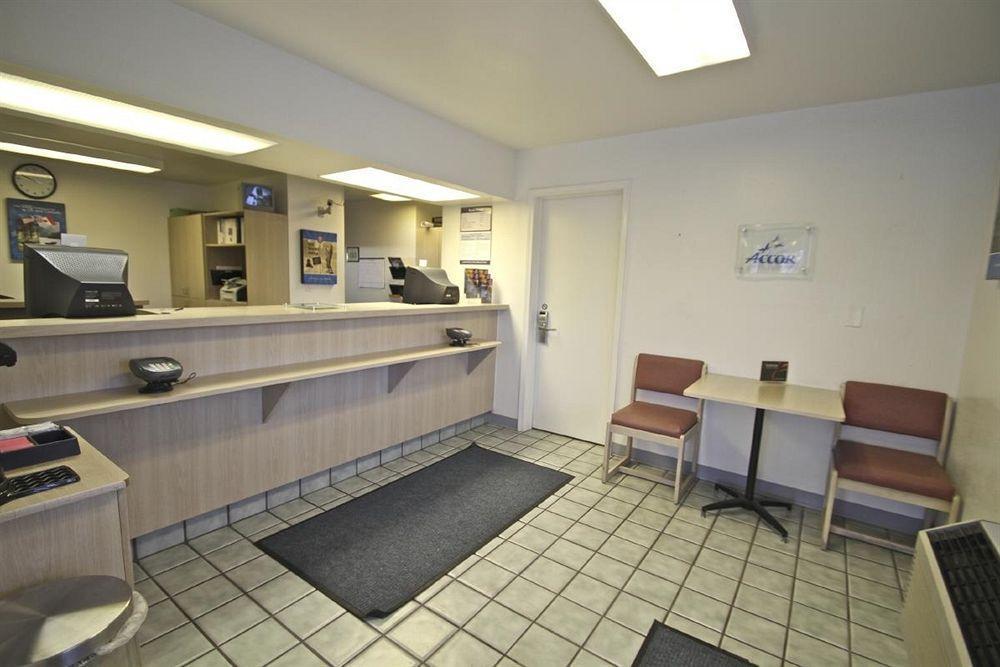 Motel 6 Manhattan Kansas Экстерьер фото
