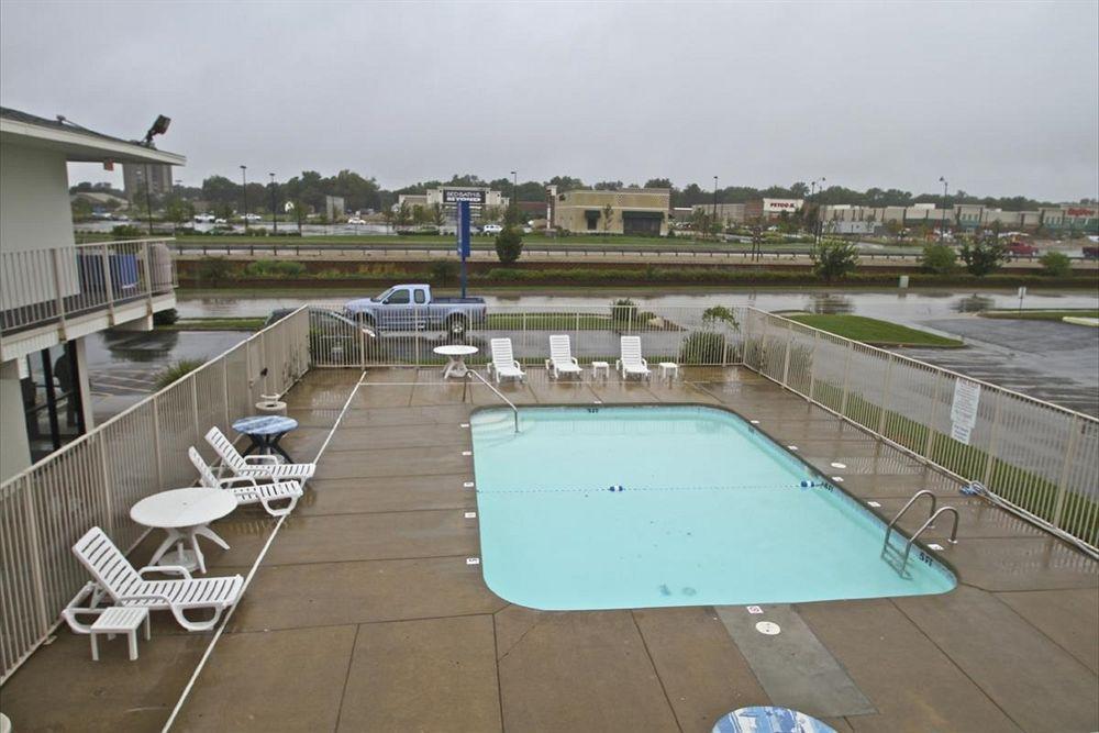 Motel 6 Manhattan Kansas Экстерьер фото