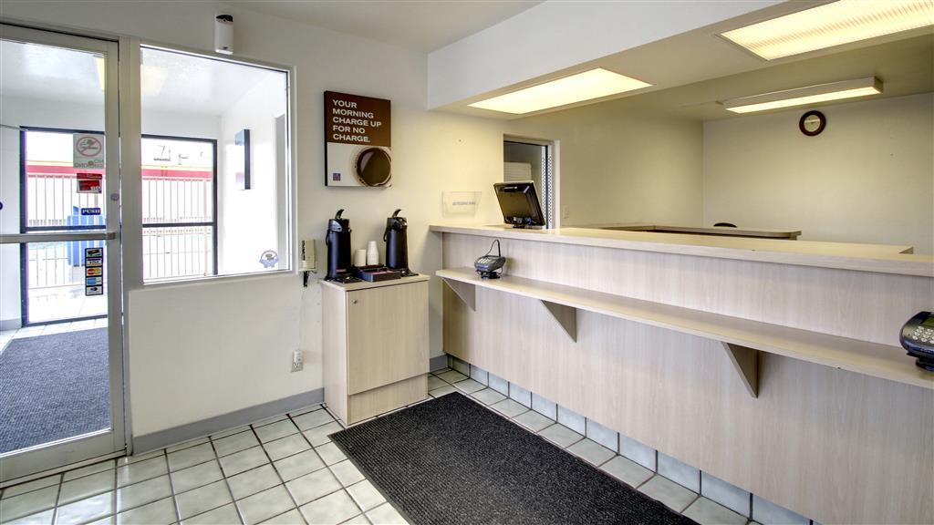 Motel 6 Manhattan Kansas Интерьер фото