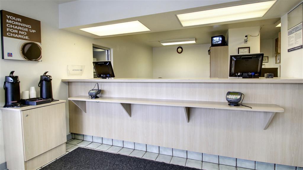 Motel 6 Manhattan Kansas Интерьер фото