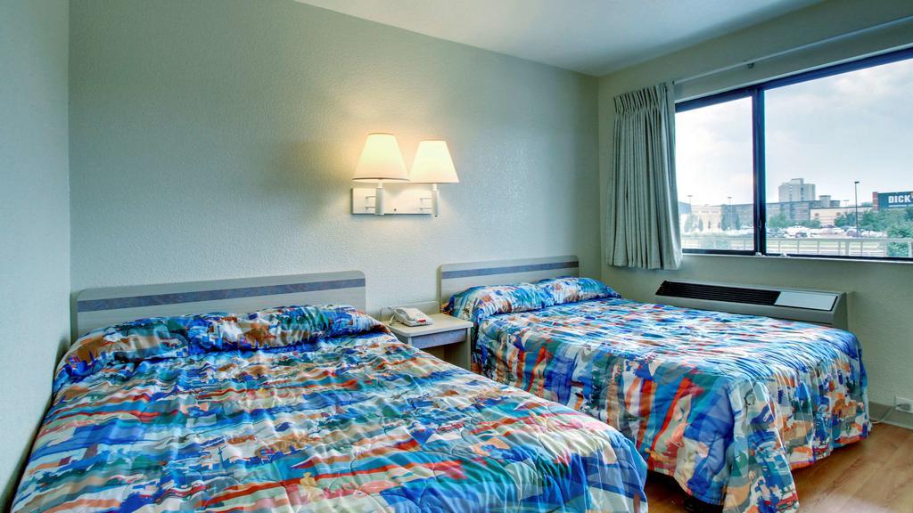 Motel 6 Manhattan Kansas Экстерьер фото